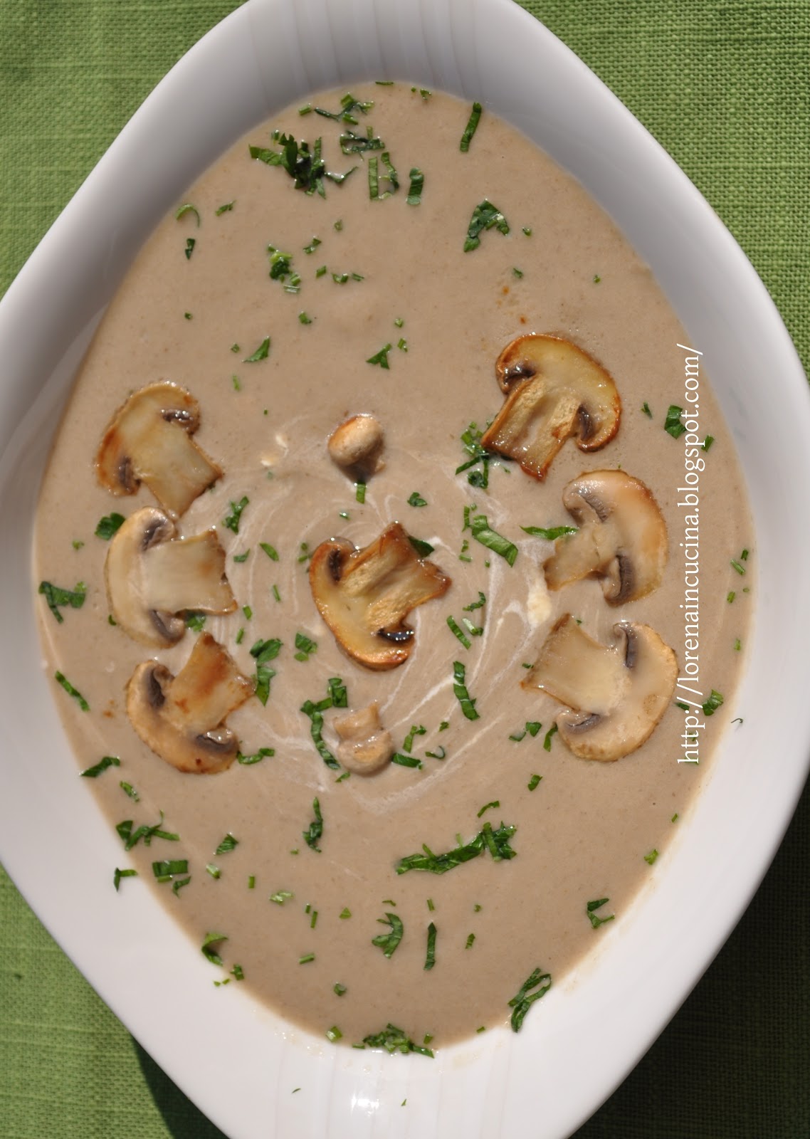Zuppacrema di funghi porcini con le patate / Supacrema de ciuperci si