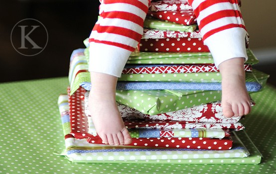Christmas books tradition reading collecting stuffedsuitcase Girls Just Wanna Have Fun!: August 2011