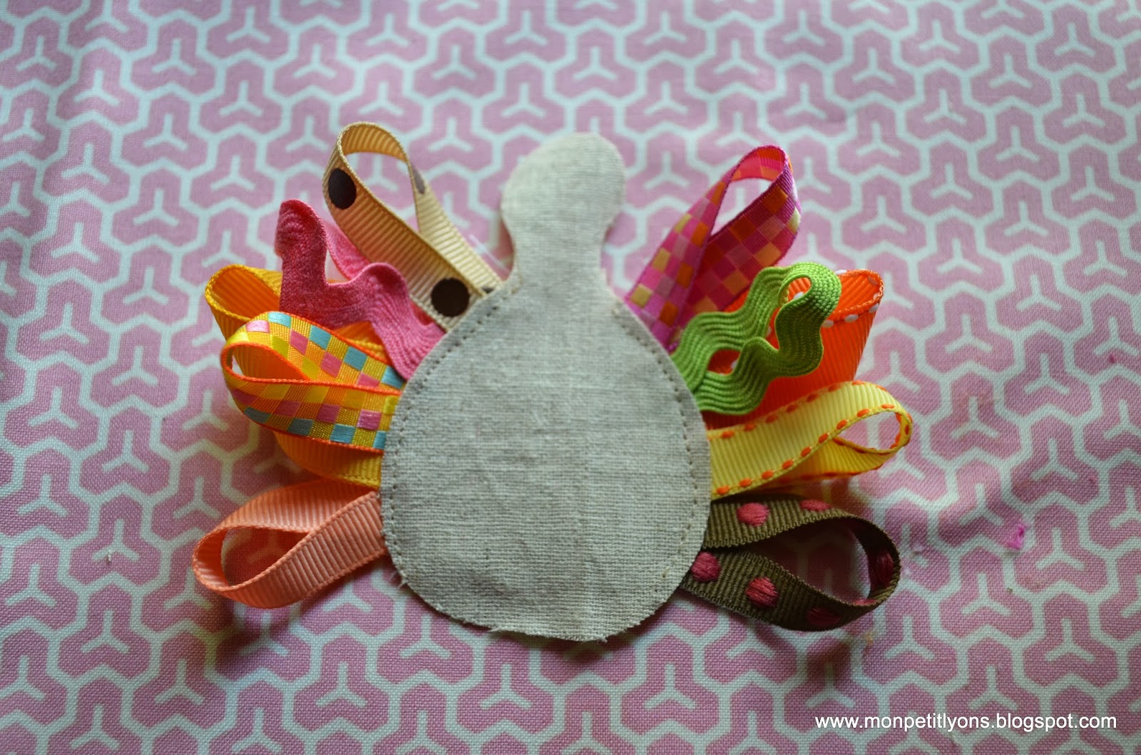 mon petit lyons {sewing tutorial} Turkey Tea Towel