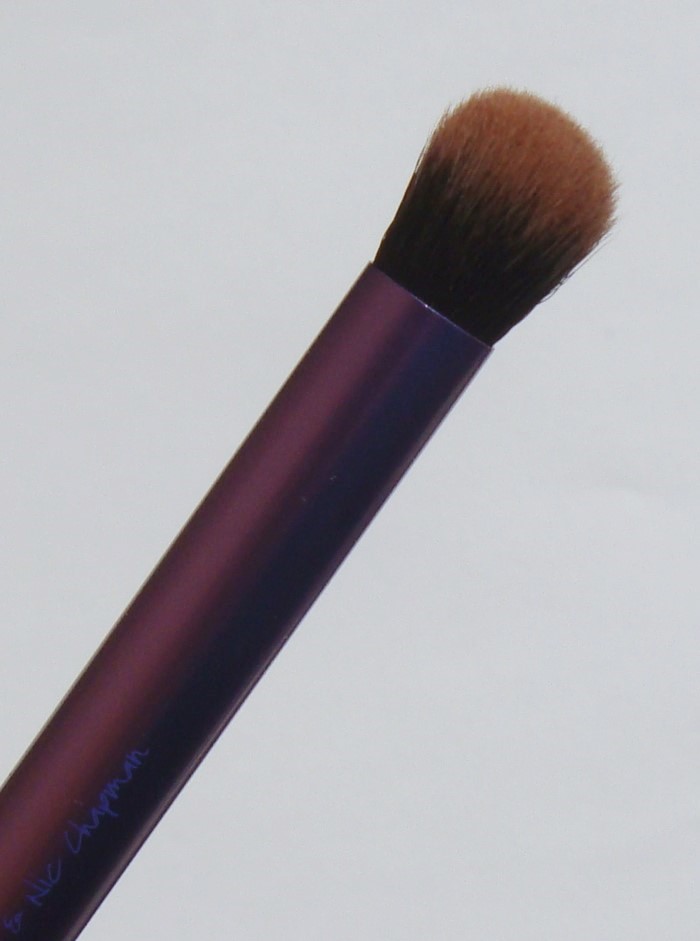 little white truths: Real Techniques Deluxe Crease Brush - review