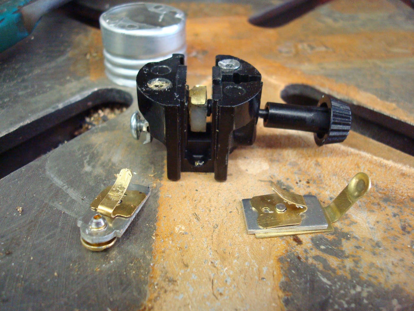 Lamp Parts and Repair Lamp Doctor Anatomy of a Keyed Socket