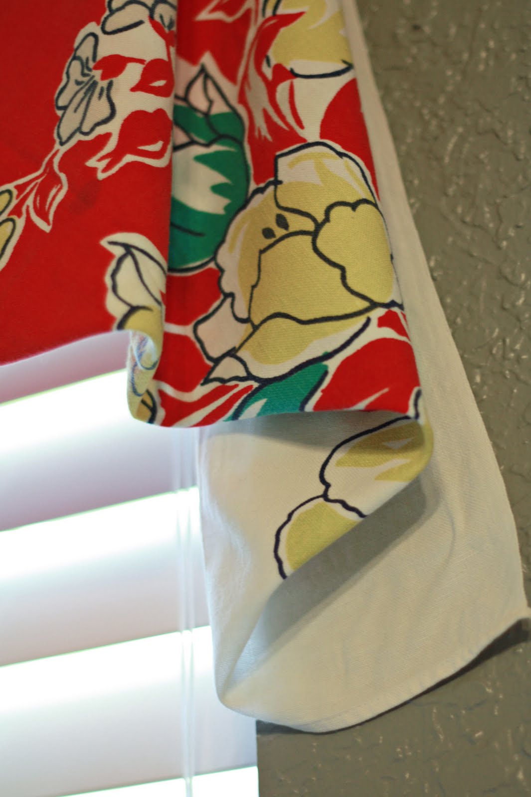 amy j. delightful blog Using Vintage Tablecloths Part 1 EASY CURTAINS