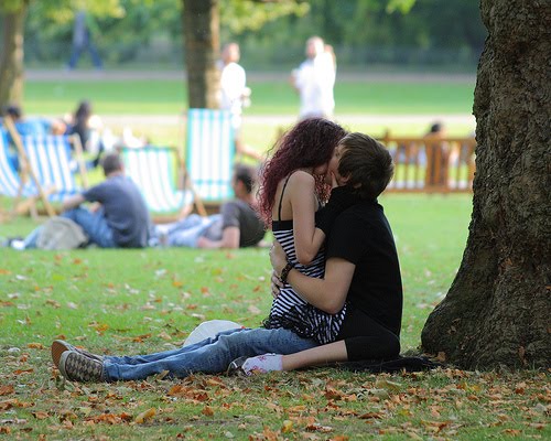kissing couple photo lovely sms