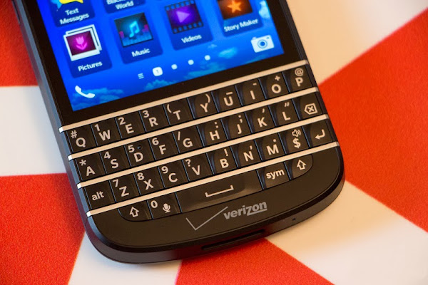 BlackBerry Q10 with Verizon branding