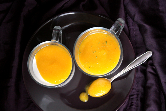vanilla panna cotta with mango puree