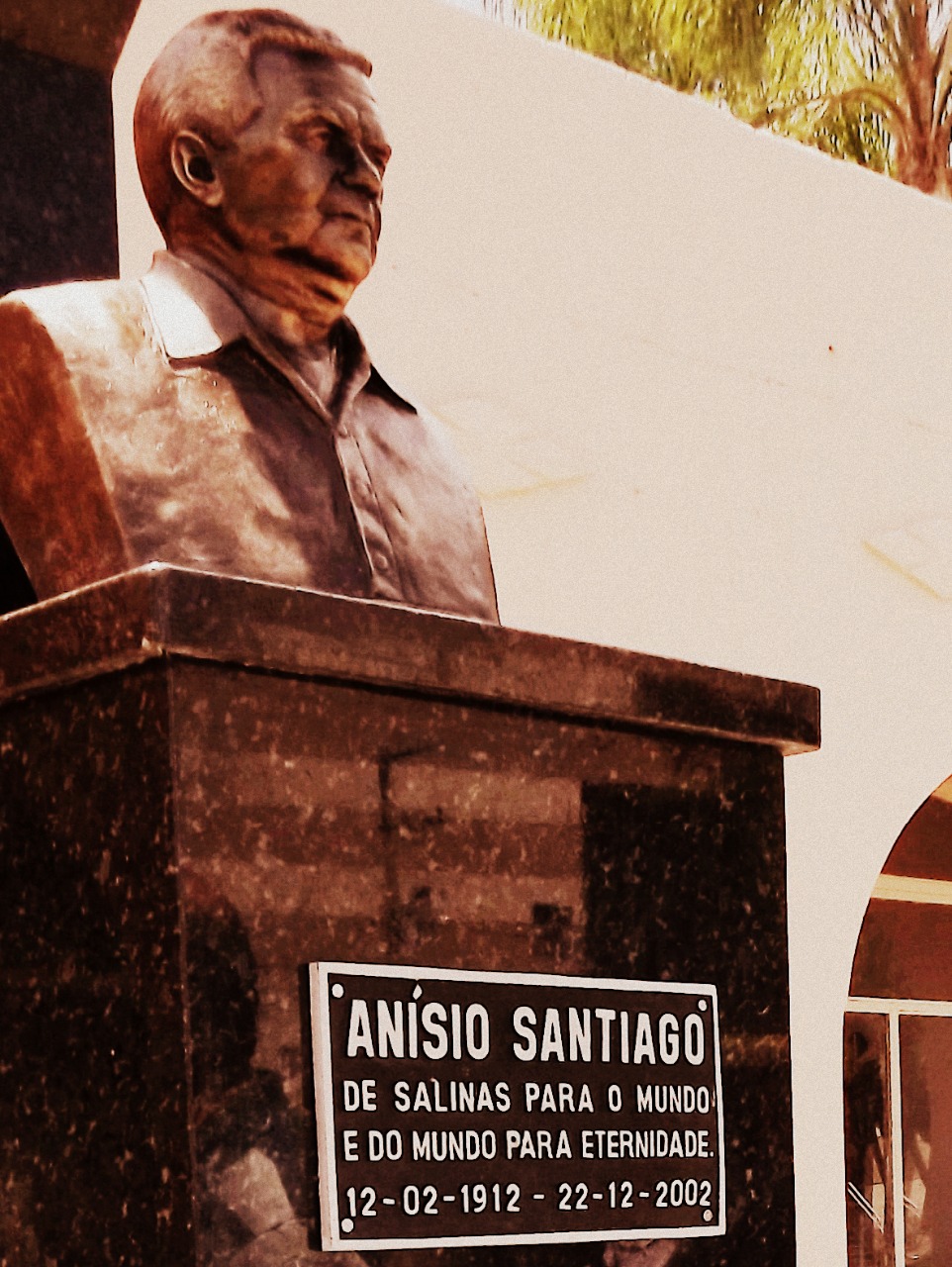 ANÍSIO SANTIAGO