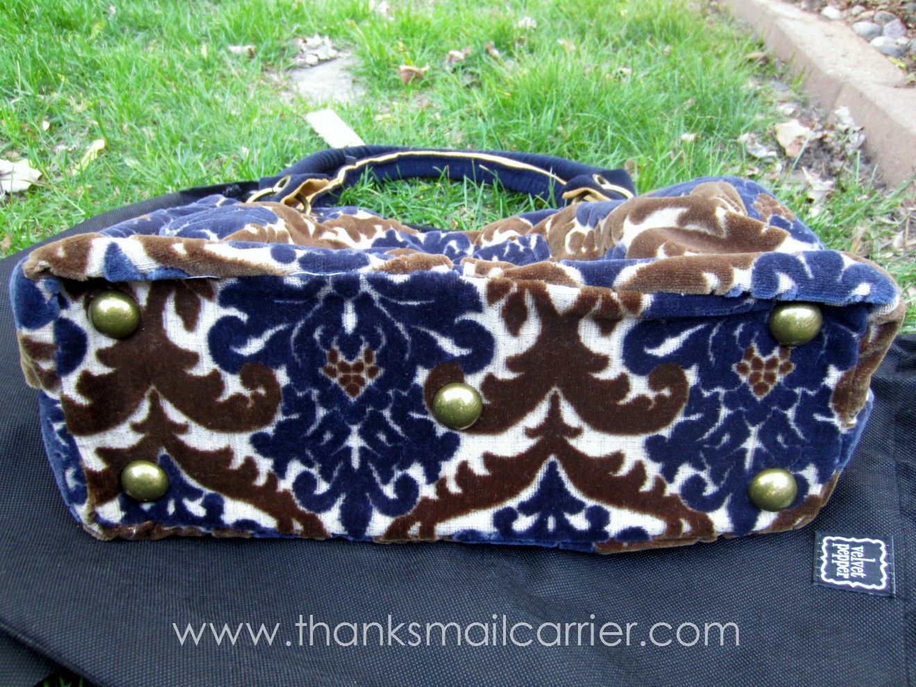 Thanks, Mail Carrier Velvet Pepper Luxurious Handbags {Review & Giveaway}
