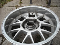 Polerowanie rantów felg Meguiars Hot Rims Mag & Aluminum Polish 