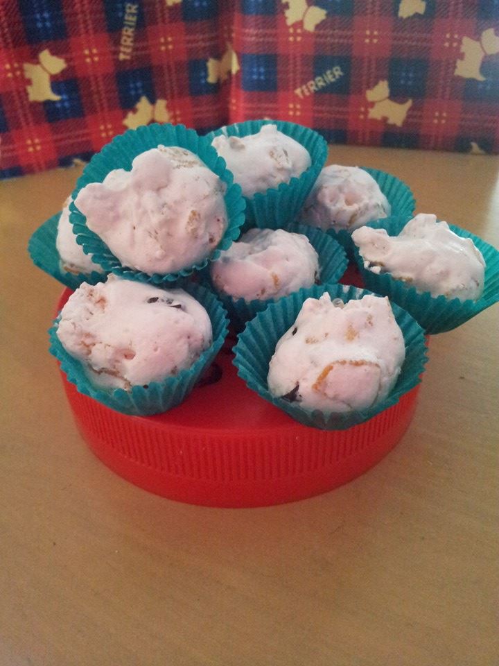 Meringues wif cornflakes & choc chips Baking's Corner