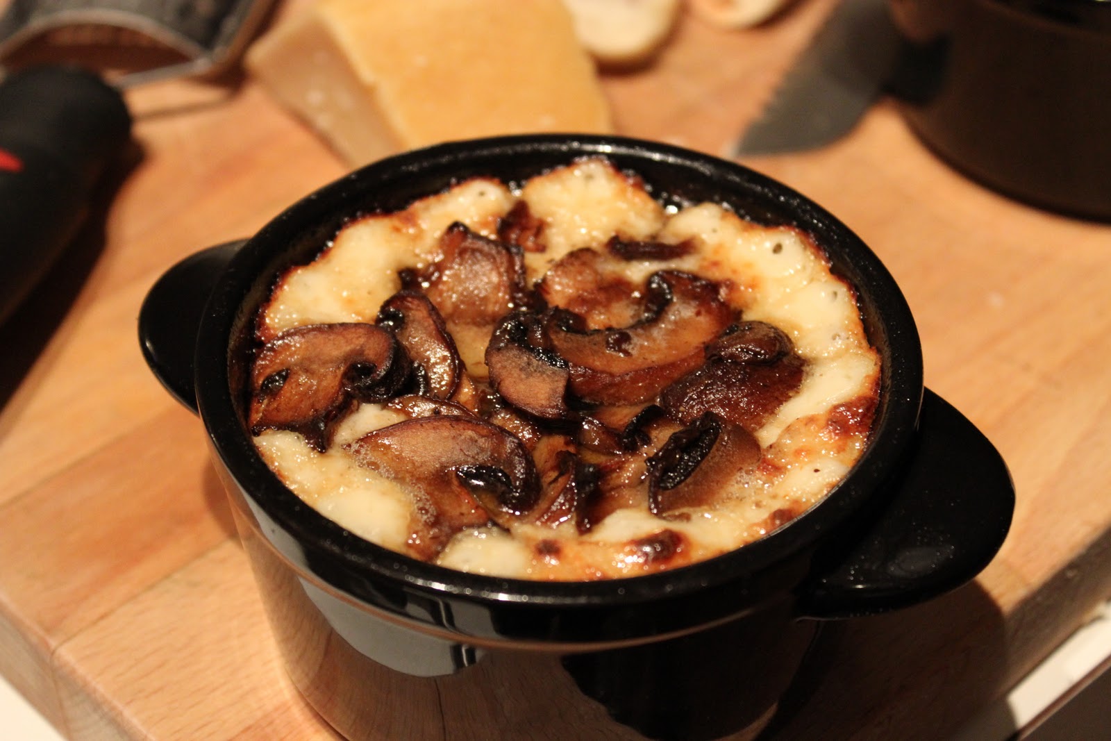 my wife doesn't cook White wine glazed mushroom and cheese dip