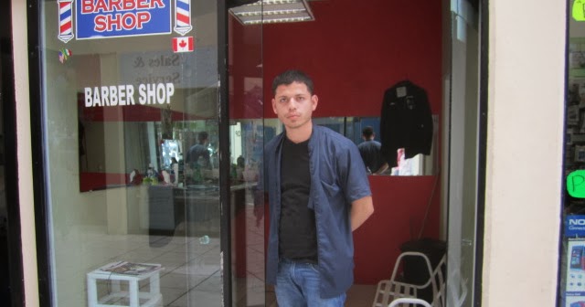 Mexico Daily Living: Barber Miguel Diaz in the Bugambilia Plaza