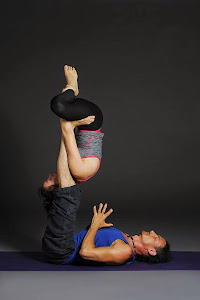 Kézenállás, Akrojóga, Partner-akrobatika