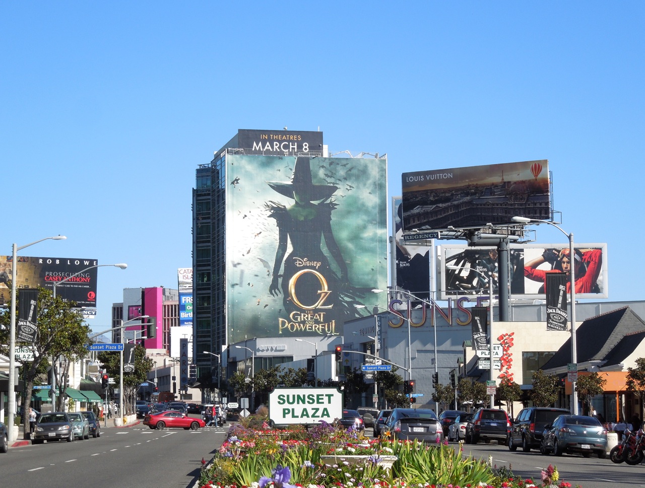 http://2.bp.blogspot.com/-JV9Iv3Untj0/UPnaYZYMMmI/AAAAAAAA-tI/3ACtplyVMkQ/s1600/Oz+great+powerful+billboard.jpg