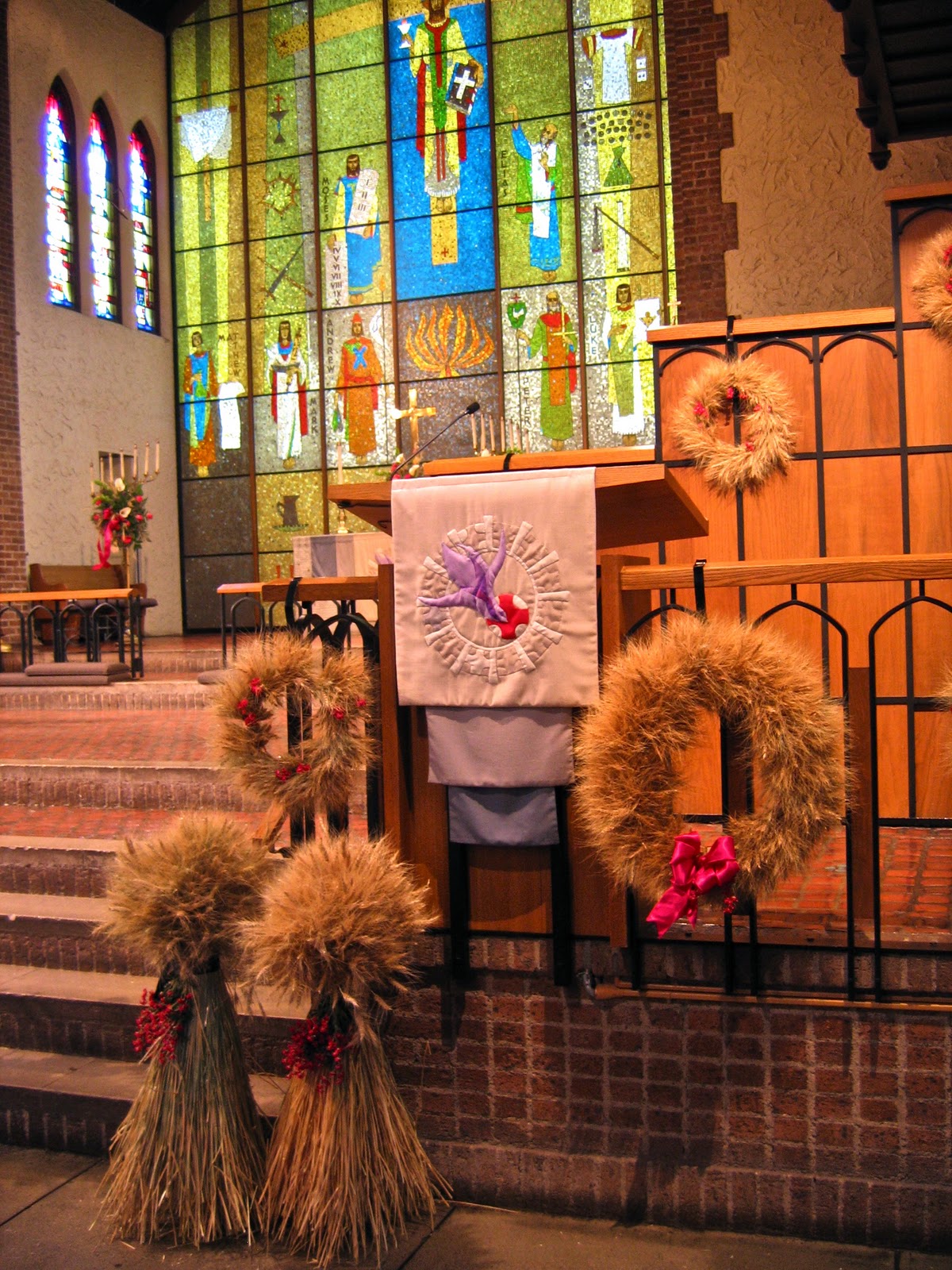 Beautiful Fall Church Wedding Decoration Ideas