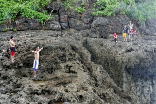 Tempat Wisata Terbaik Di Jawa Tengah Dan Indonesia: Laskar Babi Dan Sempu