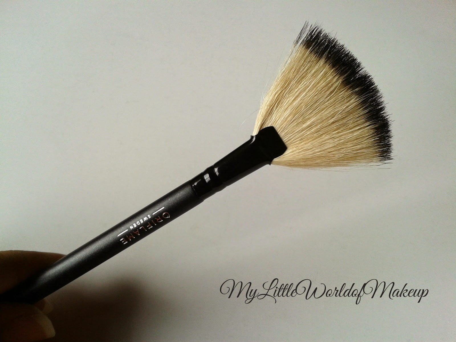 Oriflame Professional Fan Powder Brush Review