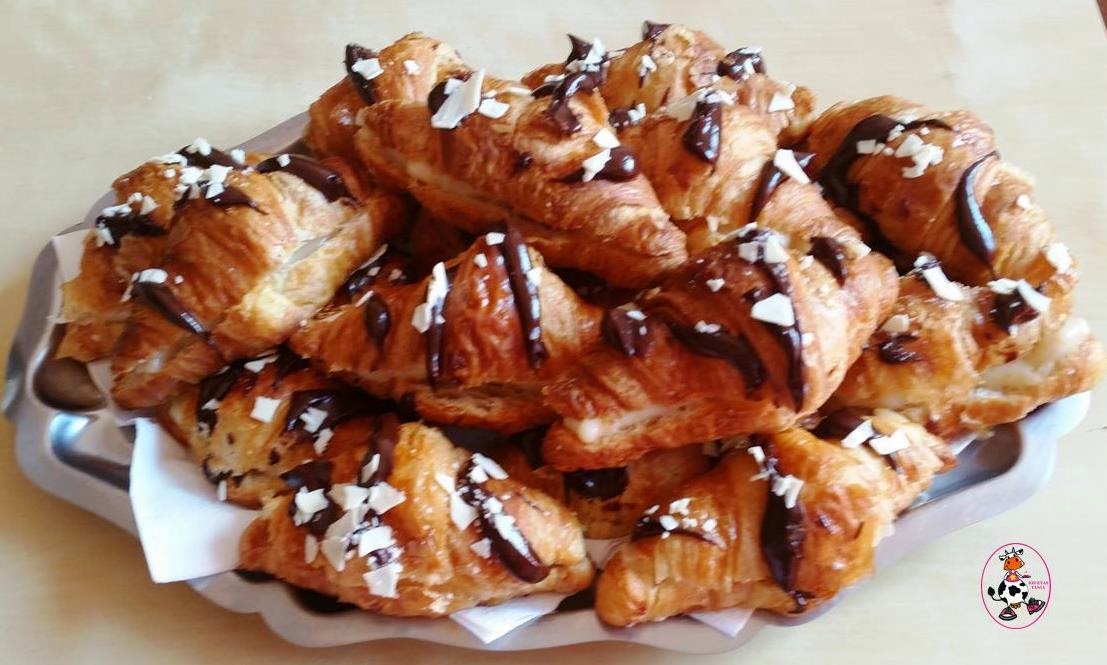 Cruasán (croissant) Rellenos De Crema Pastelera
