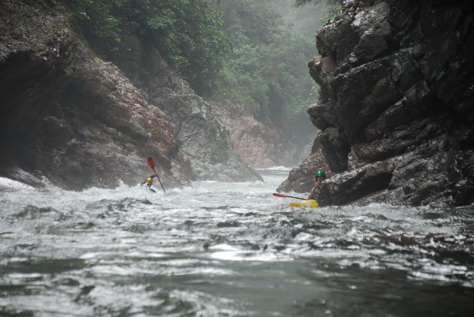 CLASS IV PARADISE, WHITEWATER KAYAKING IN EQUATOR, ECUADOR KAYAK HOSTEL