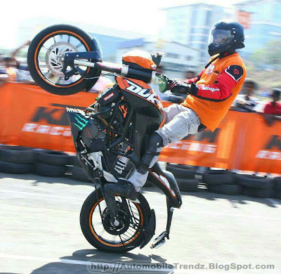 Duke KTM Wheelie