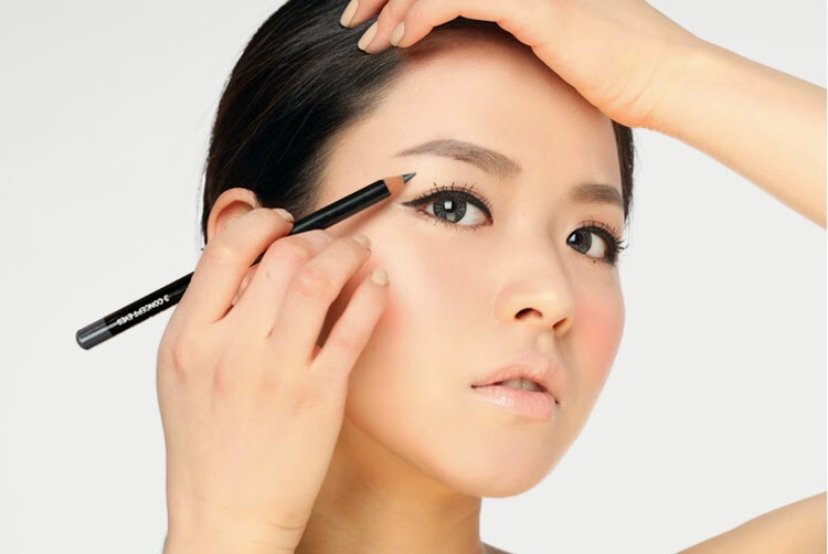 Model Gaya Make Up Alis Yang Tren Masa Kini Model Gaya Make Up Alis Yang Tren Masa Kini