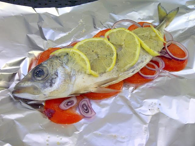 makreel vis in een pakketje bbq