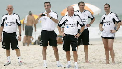 Frank de Boer is zelf homo Frank de Boer is zelf homo
