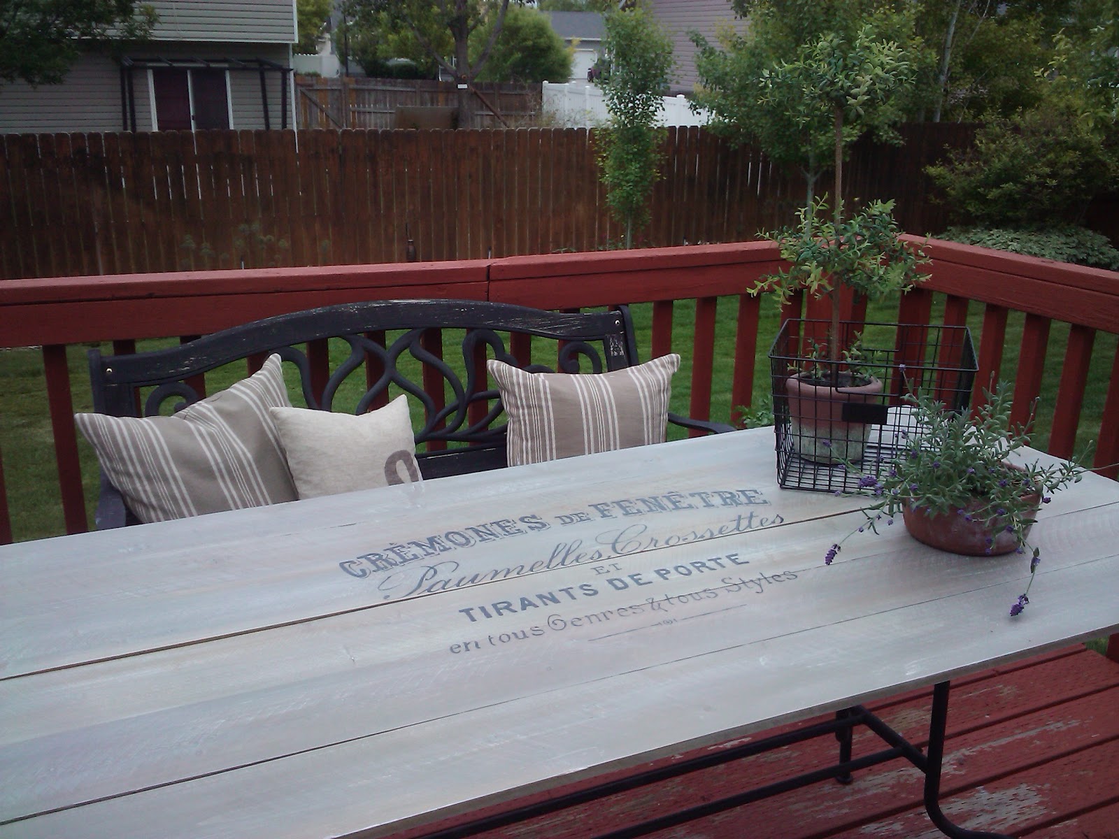 Right at Home {20 Patio Table Redo}