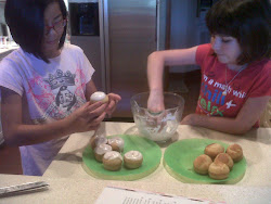 Icing the muffins
