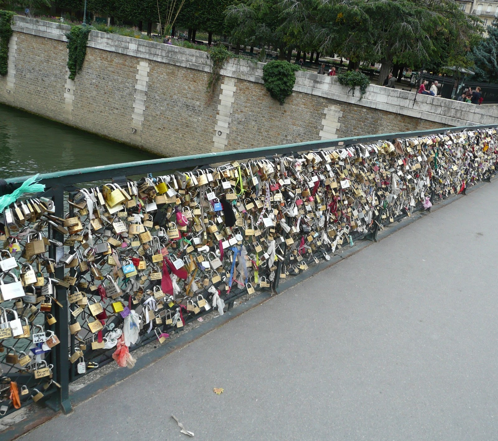 Snapper and the Griffin Bridge of Locks