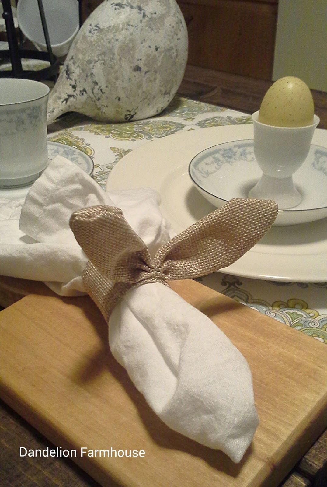 Dandelion Farmhouse Spring / Easter Nook Reveal