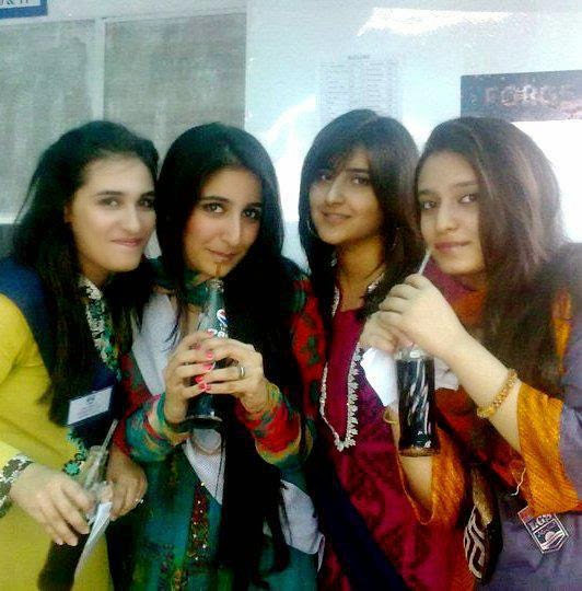 Dazzling Pakistani Girls Dazzling Pakistani Girls