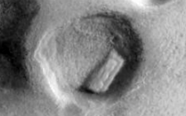 В кратере на Марсе обнаружены древние руины (видео)