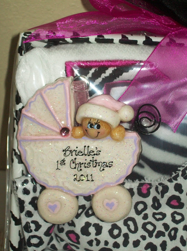 have attached several photos of different gift basket ideas: title=