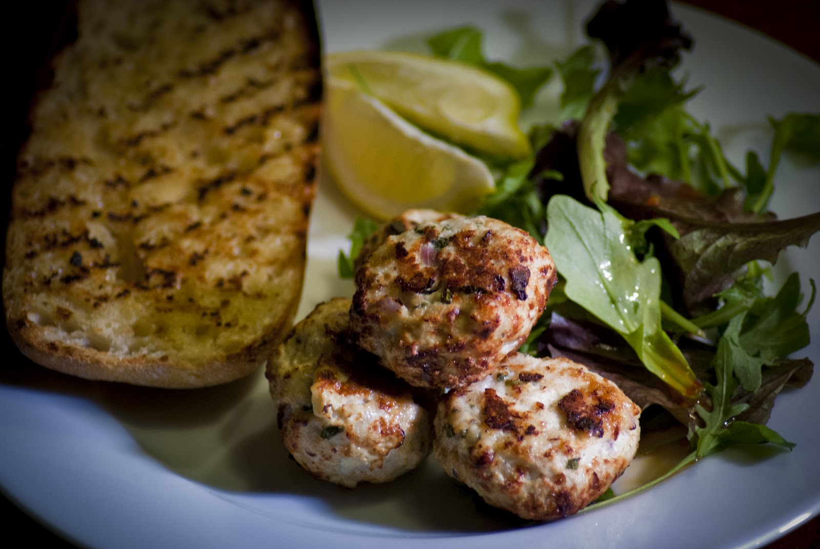 eatpointlove Turkey Rissoles w. Garlic Bread & Rocket Salad (13pp)