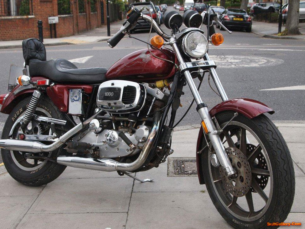 http://2.bp.blogspot.com/-JcahKwM2Z4I/UHBOKhxV3PI/AAAAAAAAAJI/S4-3qTf9ZLI/s1600/Harley-Davidson-XL-1000-Wallpapers.jpg