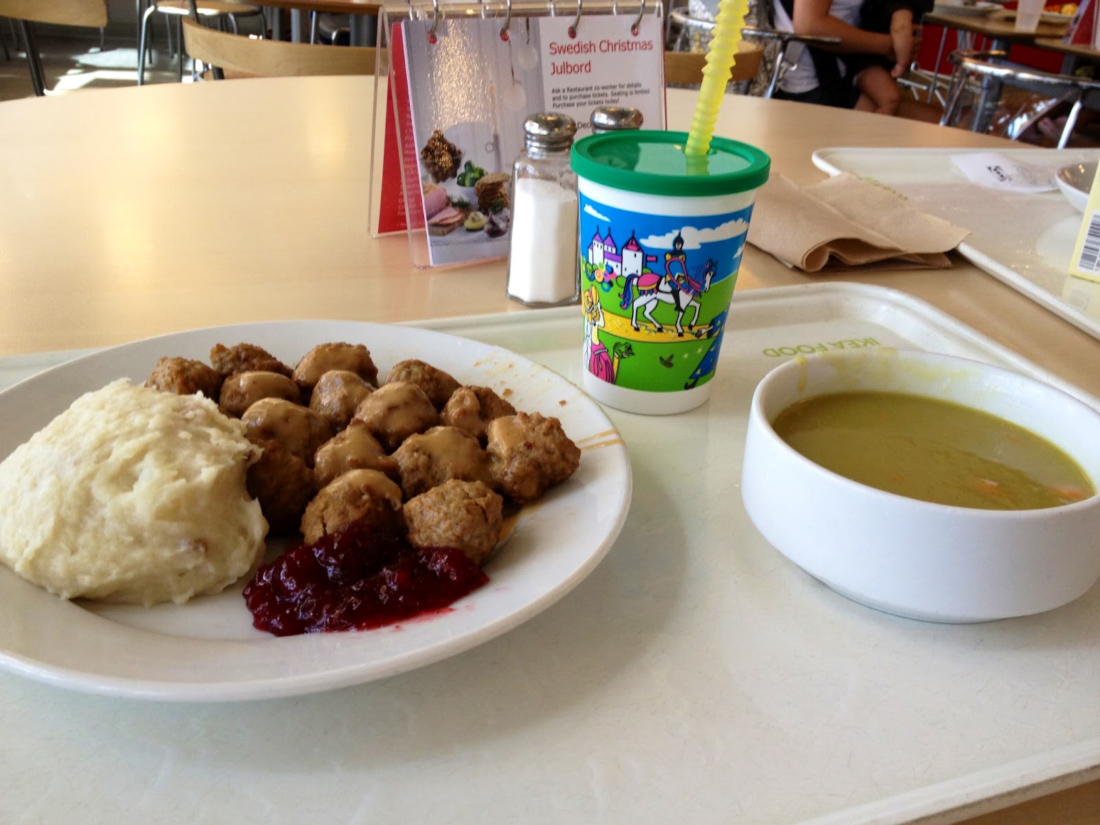 FYRKANTIG BLADVASS! My Lunch At Ikea