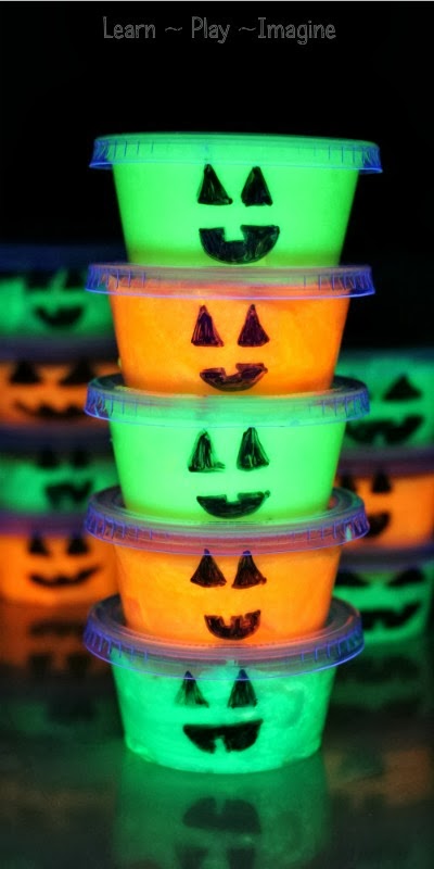 Glow in the dark slime pumpkin party favors kids will LOVE!  Bonus:  they are easy to make.