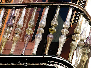 DISPARADOR: LA CASA DE LOS BALCONES DE CRISTAL