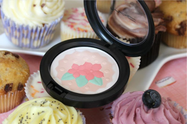 MAC In for a Treat Pearlmatte Face Powder