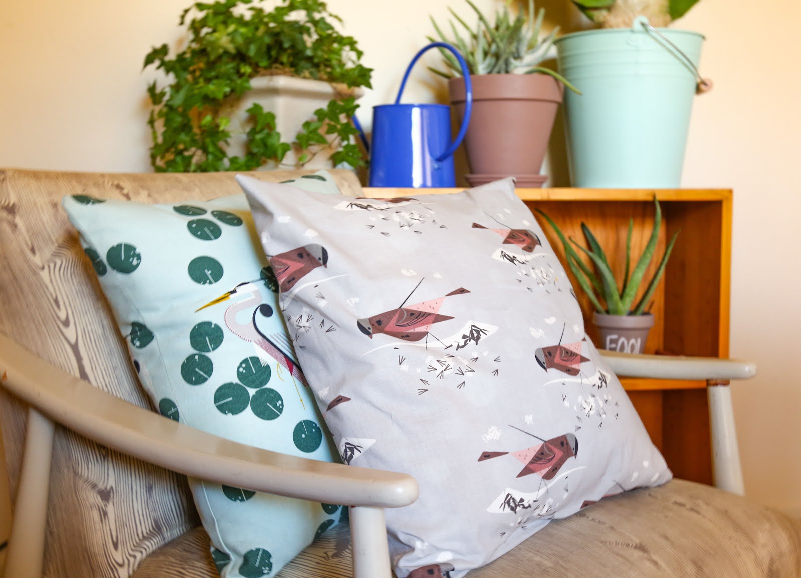 Simple and Easy Pillow Cover Tutorial! FabricWorm Bloglovin’