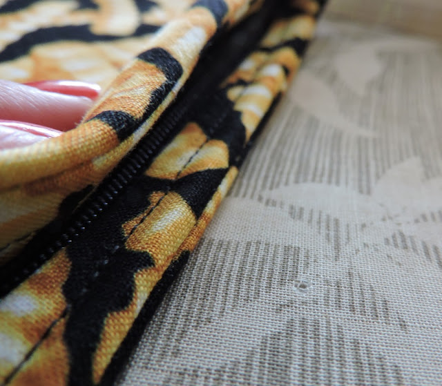 Sweet Bee Buzzings Inset Zipper Pouch Tutorial