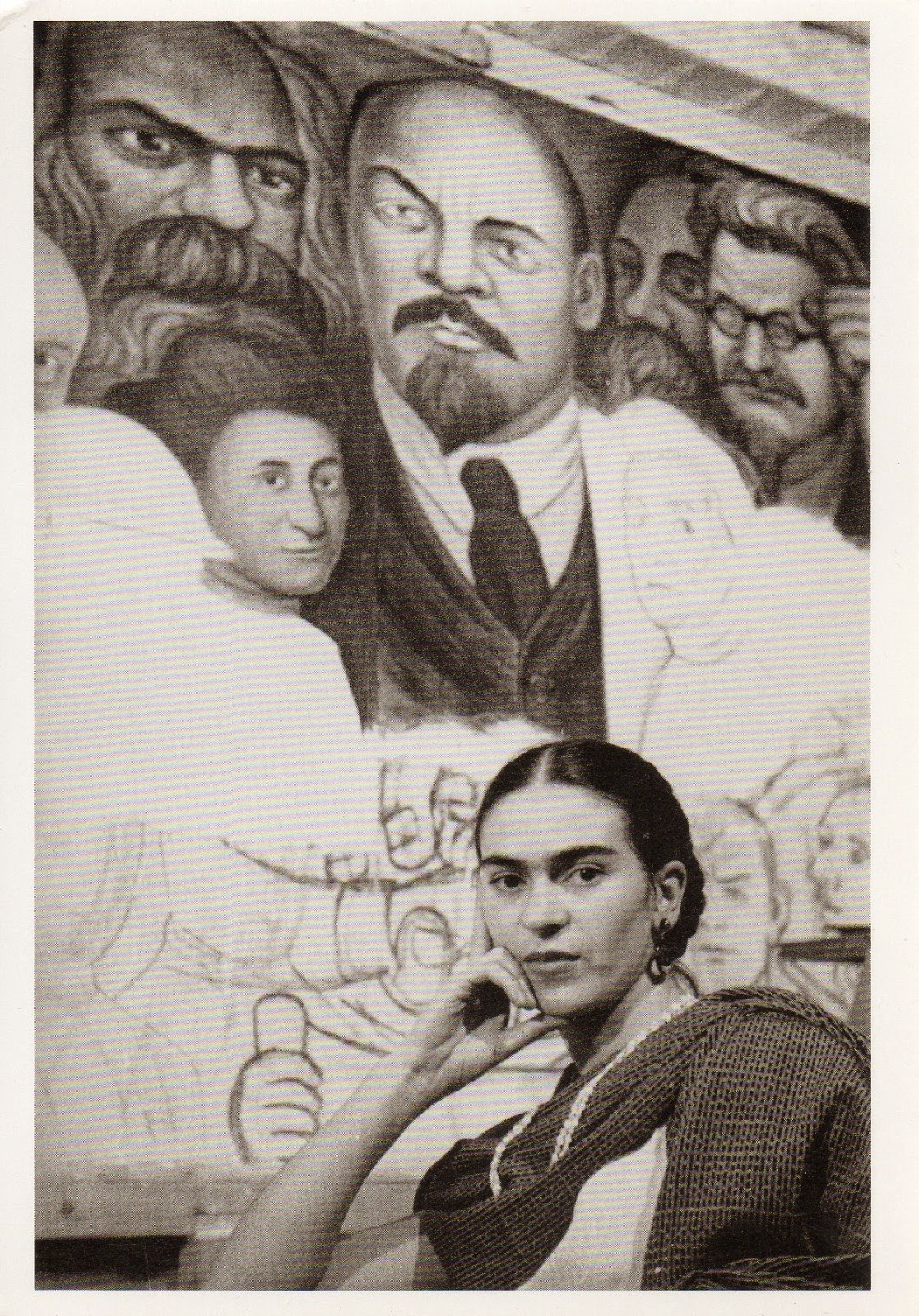 Amazing Historical Photo of Frida Kahlo in 1933 