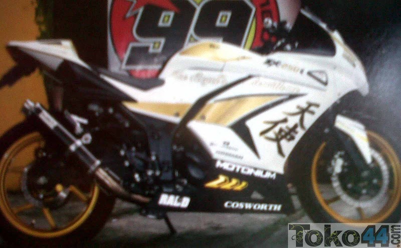 Desain Stiker Motor Kawasaki Ninja 250 title=