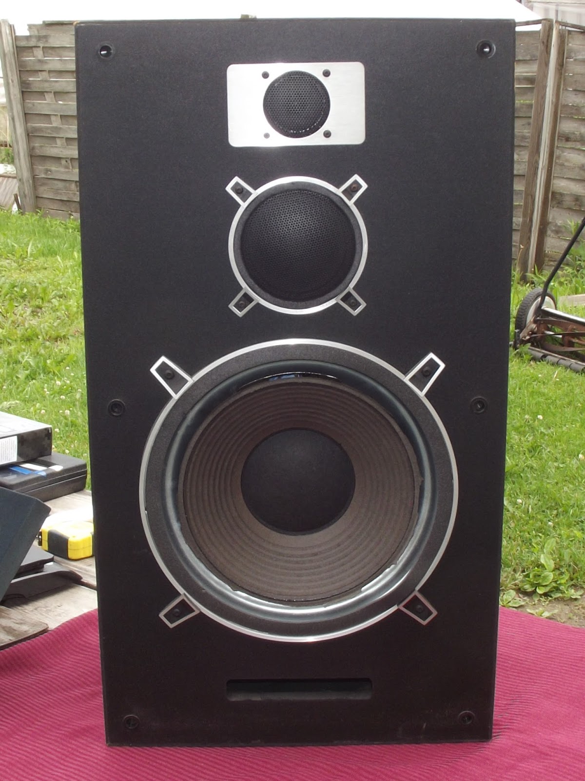 My Awesome Travel Finds For Sale Online: Altec Lansing 312 Speaker