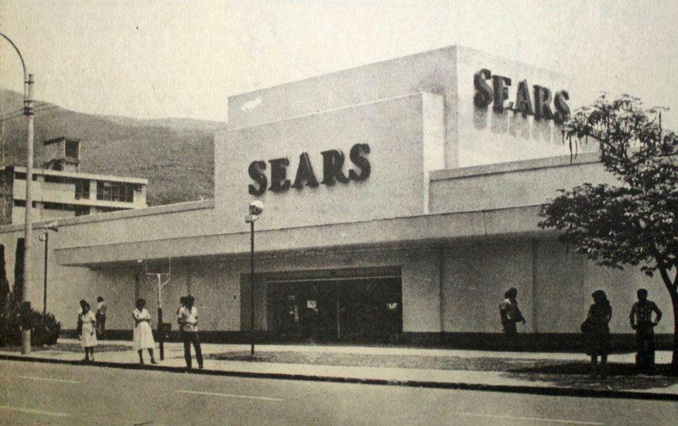 La ciudad de Andrés Caicedo Sears, La Multinacional