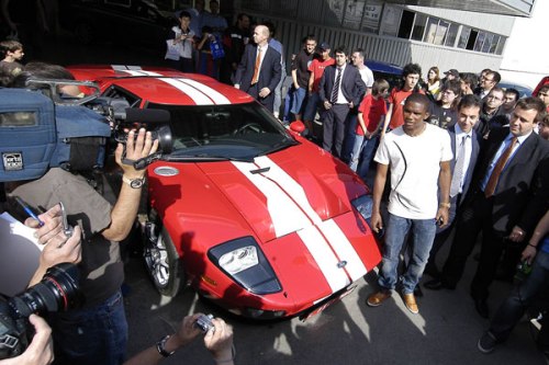 SAMUEL ETO'O VS DIDIER DROGBA: HOUSES, WAGS AND CARS ~ JideSane