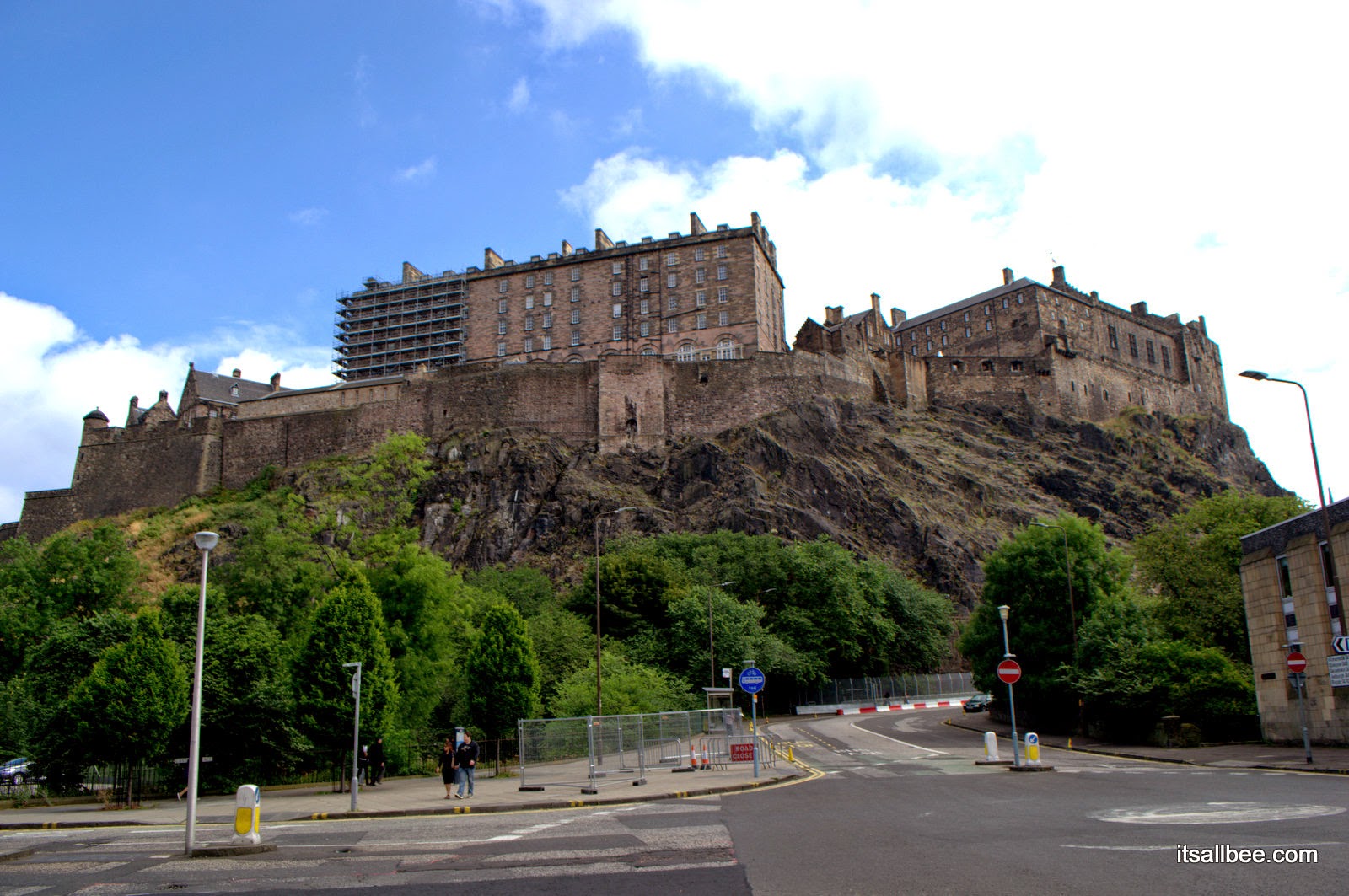 princess street gardens - Edinburgh Castle princess street gardens - Edinburgh Castle