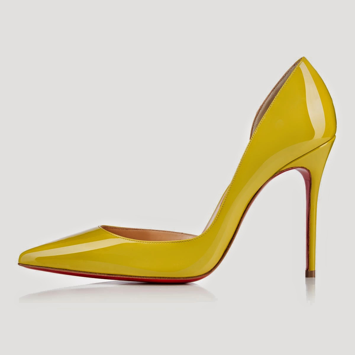 Le nuove scarpe Louboutin della serie LOVE sono un omaggio e un abbraccio mega a Lady Diana picture pictures Le nuove scarpe Louboutin della serie LOVE sono un omaggio e un abbraccio mega a Lady Diana