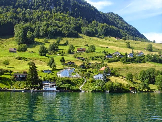 Indahnya Kegiatan Wisata di Danau Swiss