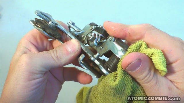 cleaning a bicycle derailleur